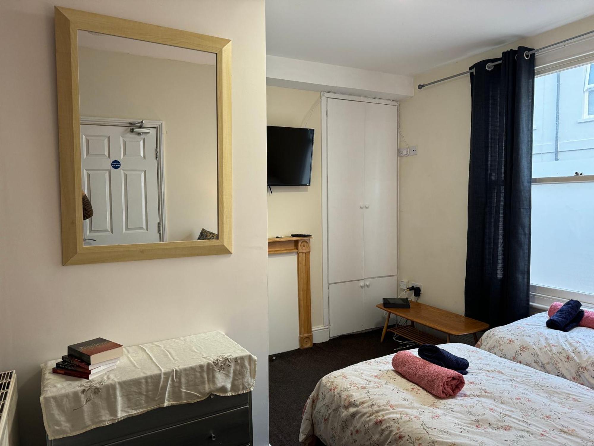 Comfortable Home Away From Home, Town Centre, Free Parking,Multiple Rooms Cheltenham Extérieur photo