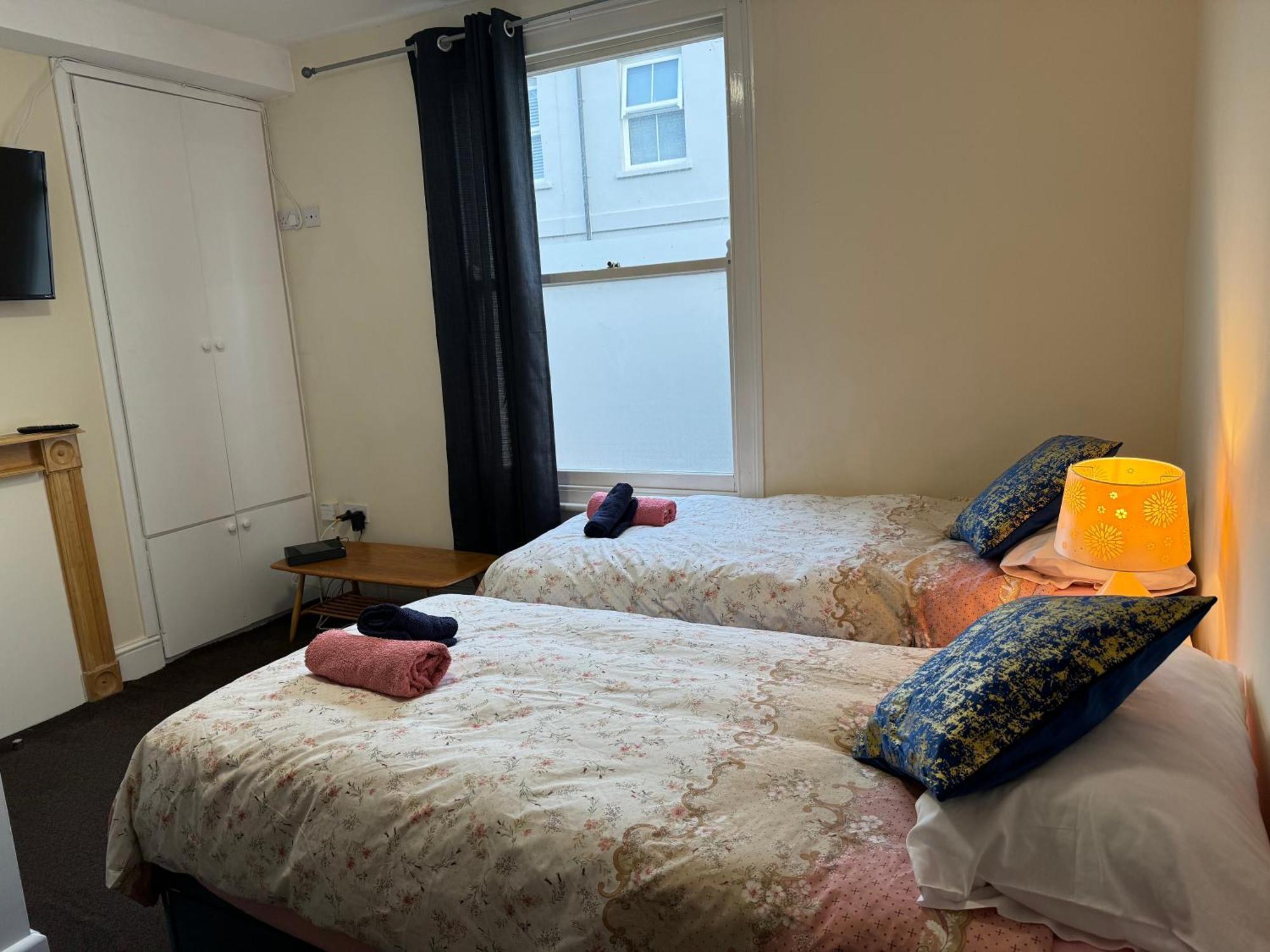 Comfortable Home Away From Home, Town Centre, Free Parking,Multiple Rooms Cheltenham Extérieur photo