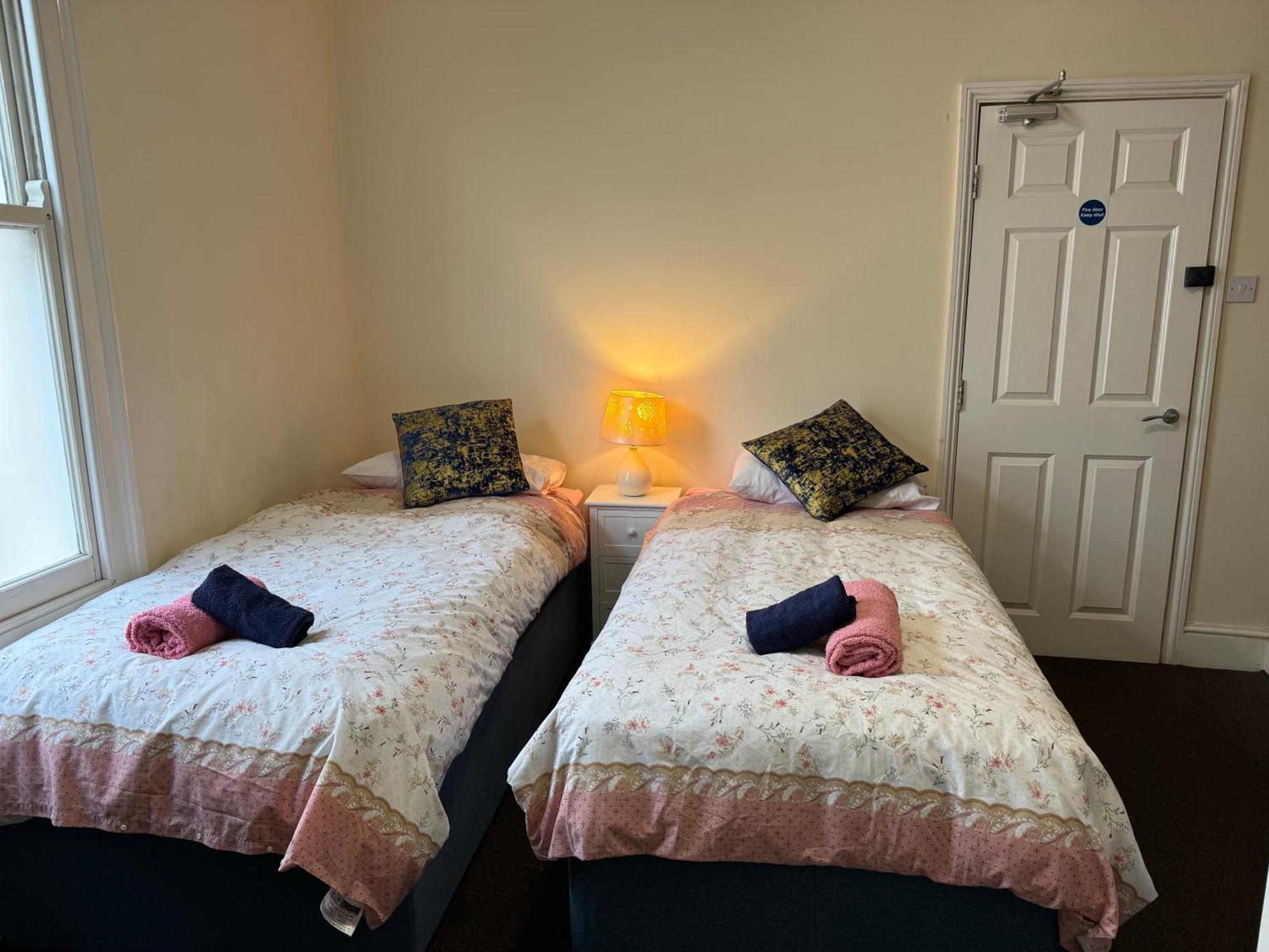 Comfortable Home Away From Home, Town Centre, Free Parking,Multiple Rooms Cheltenham Extérieur photo