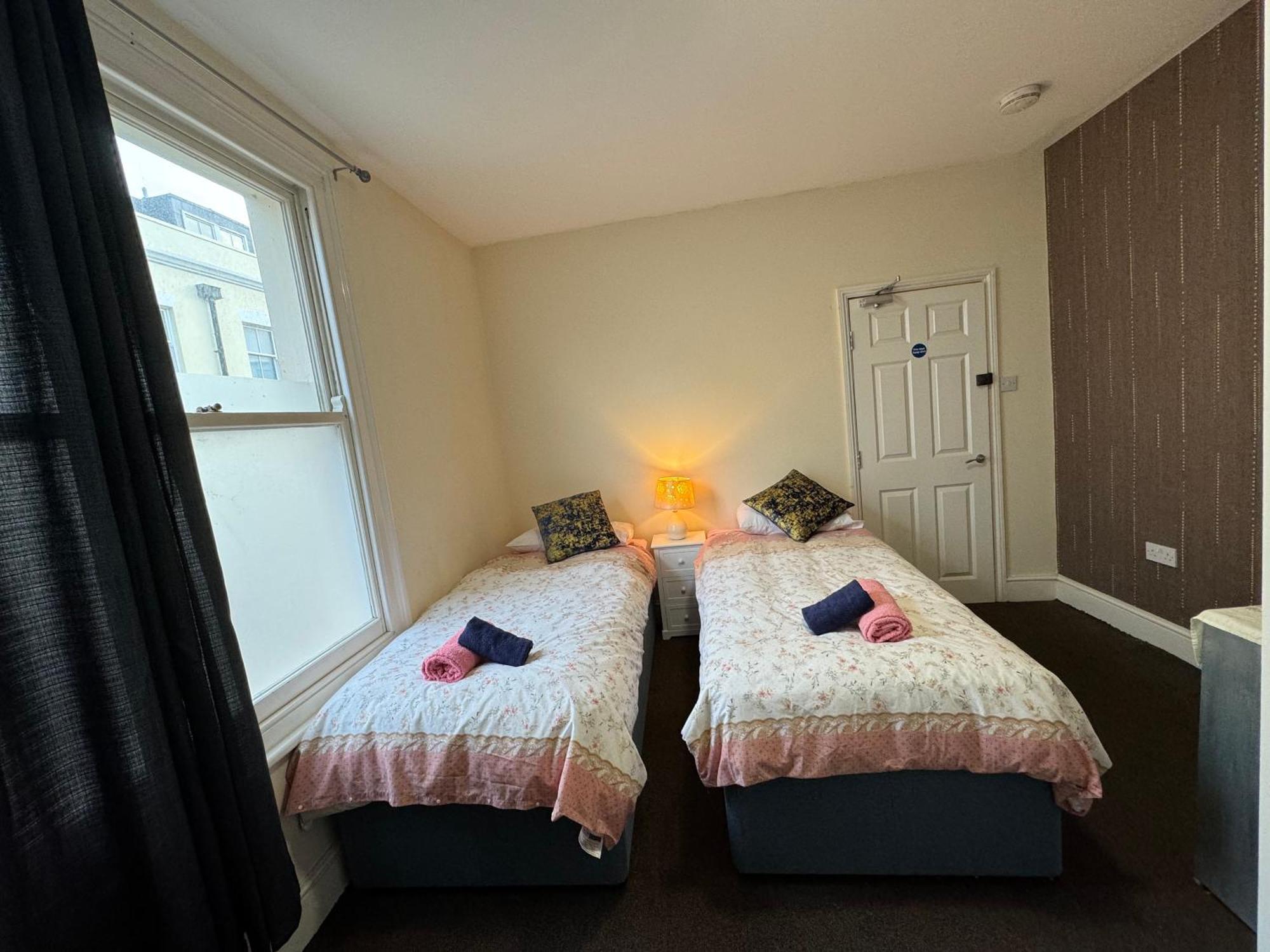 Comfortable Home Away From Home, Town Centre, Free Parking,Multiple Rooms Cheltenham Extérieur photo